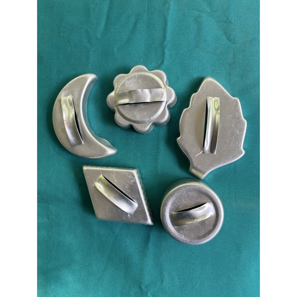 Vintage 1960s Cookie Cutters Aluminum Moon Leaf Diamond Circle Flower 2-3" - Picture 2 of 5